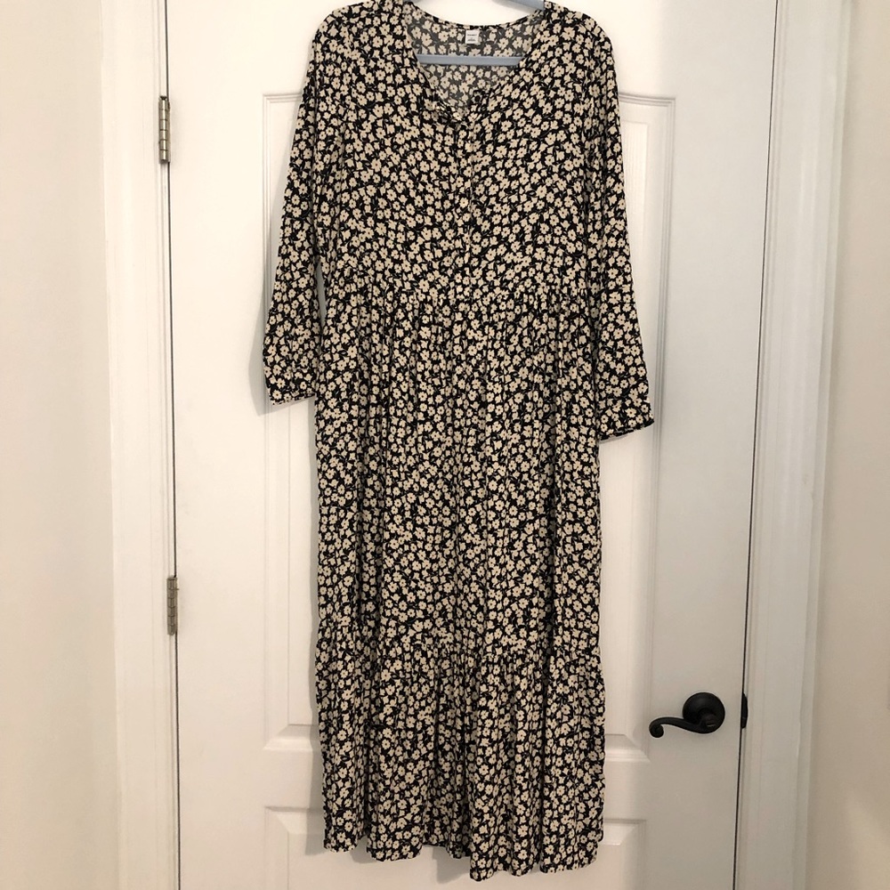 Old Navy Long-sleeve Black and White Floral Midi